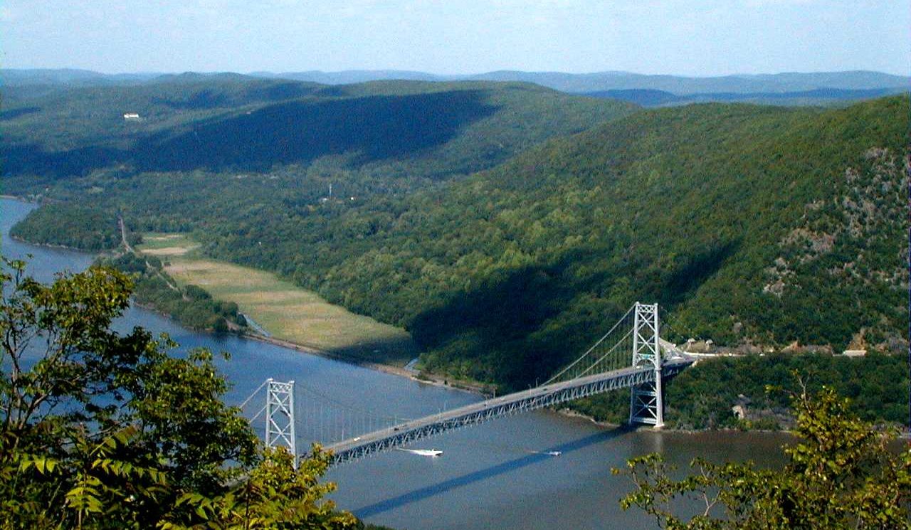Hudson River Bear Mountain Bridge (Photo from Wikipedia)